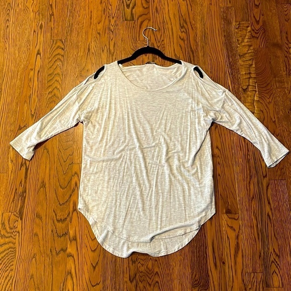 Papermoon L light grey 3/4 length top with cold shoulder - Picture 2 of 5